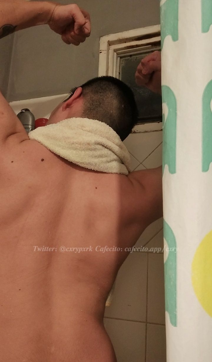 Nos bañamos juntos?😉🚿🛀