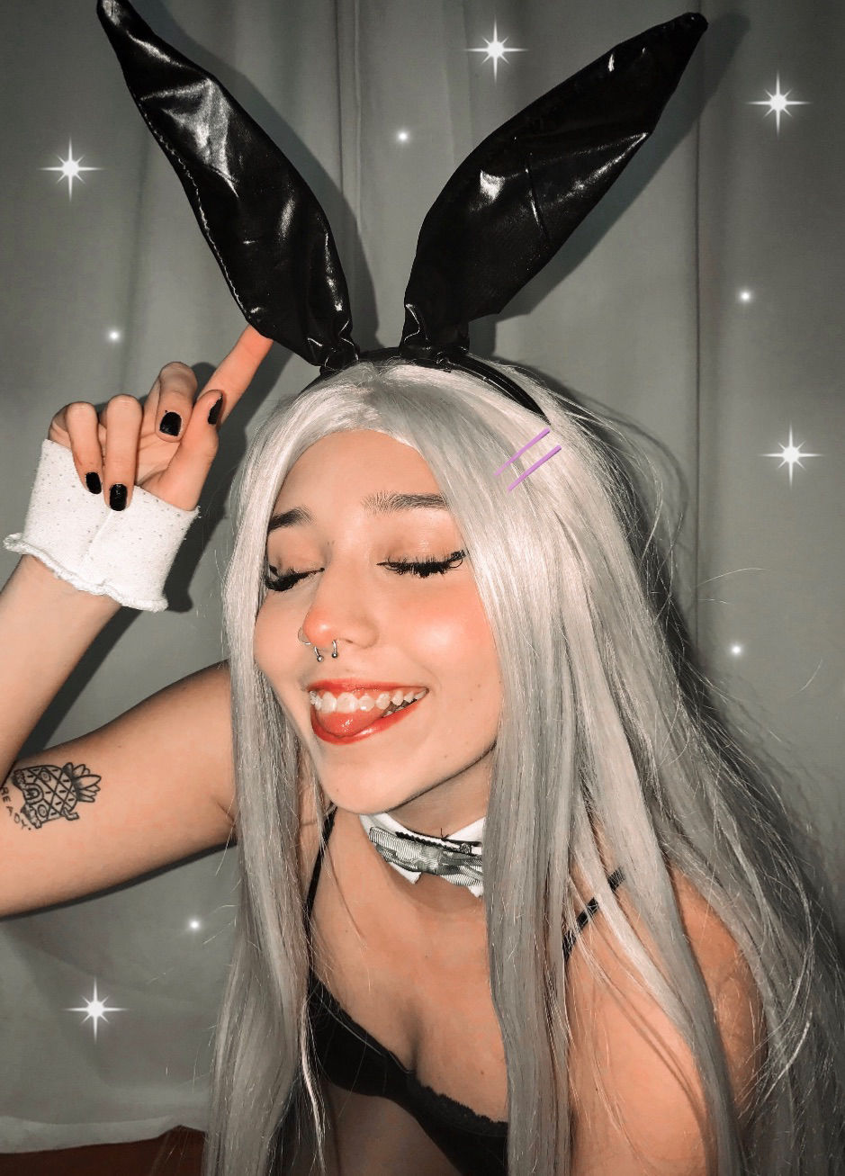 Bunny girl 🐰