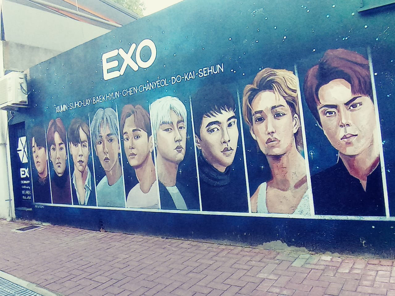 Mural EXO en Flores