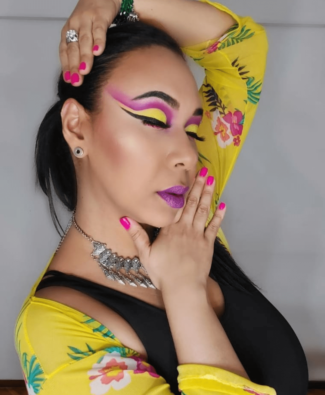 Maquillaje tonos neon