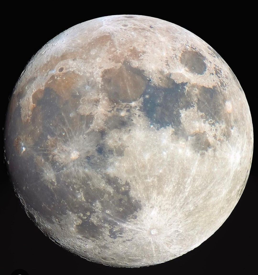 Luna nueva en Piscis en conjunción a saturno