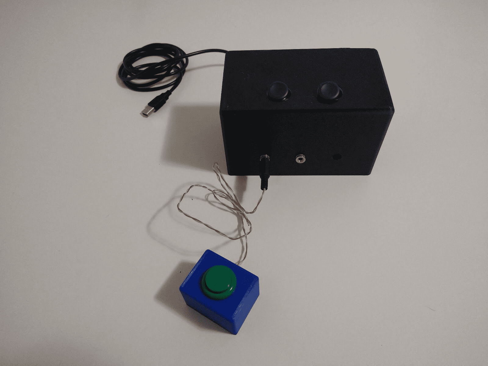 Joystick y botón.
