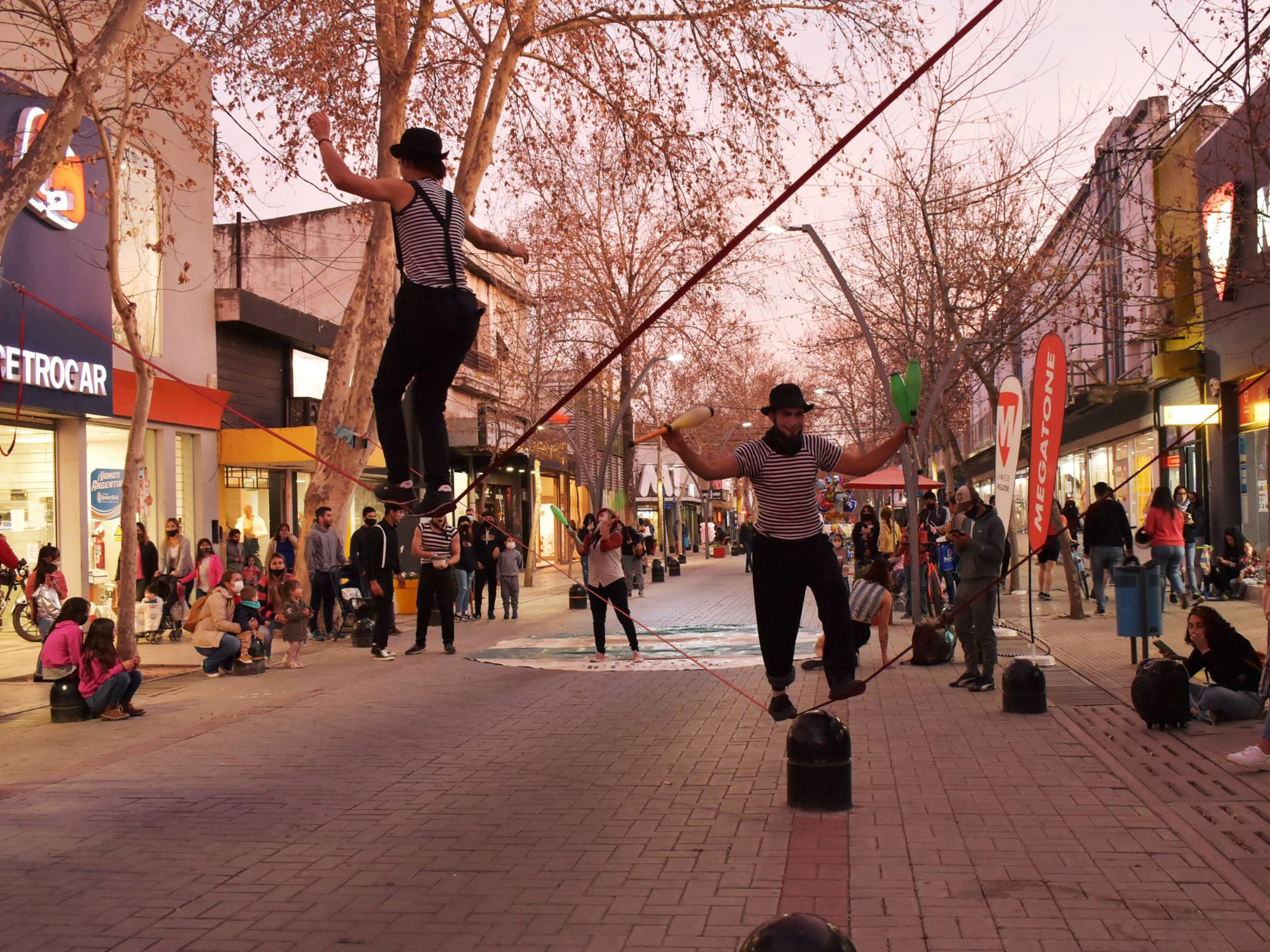 Gamuza y Sombrerito en el slackline 🤙